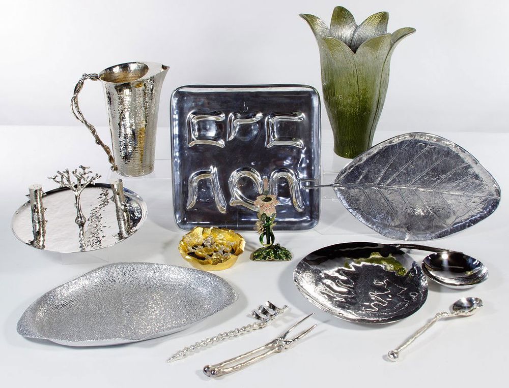 Lot 616: Designer Object and Flatware Assortment
