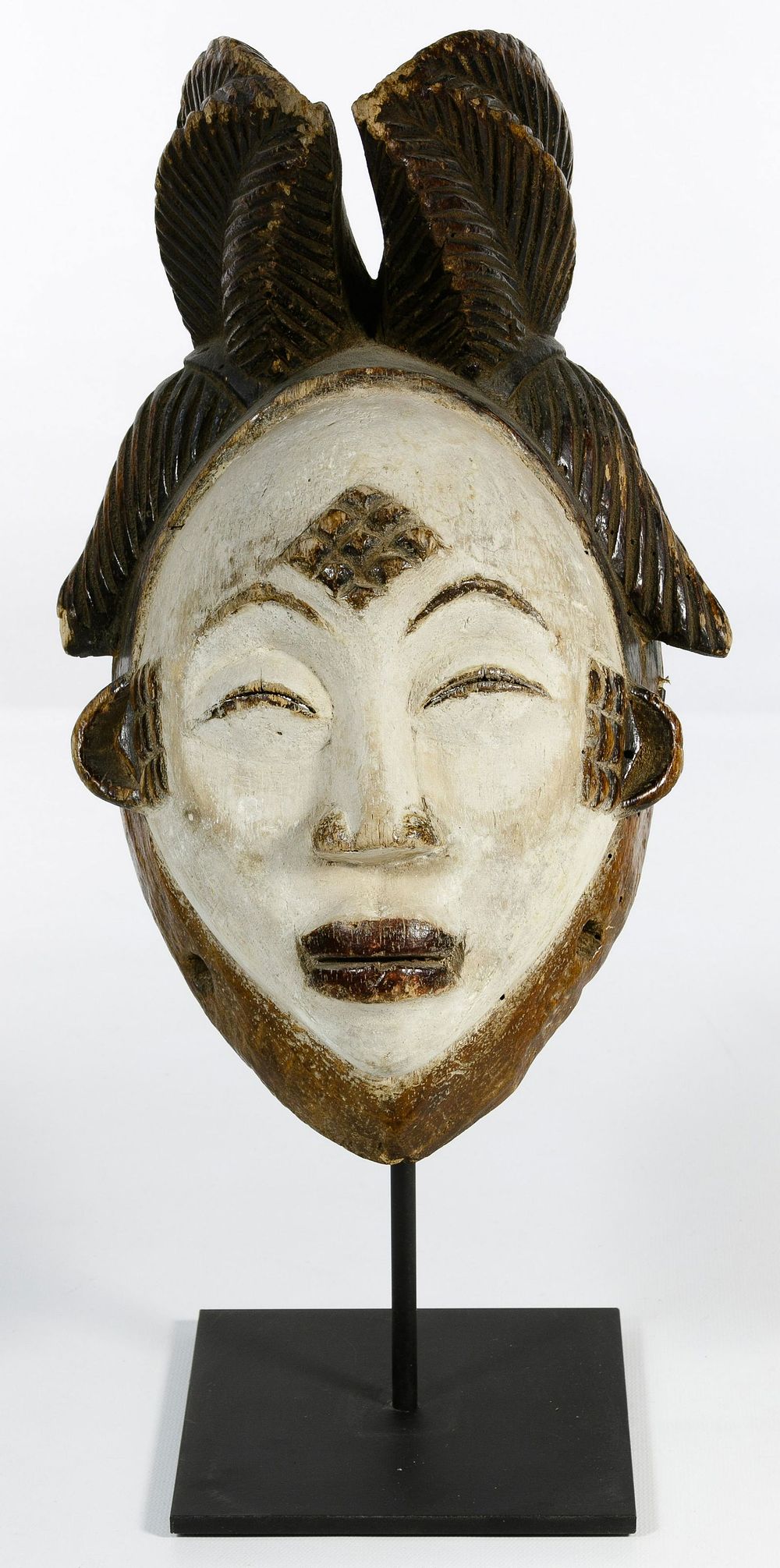 Lot 196: African Gabon Mukudj Punu Wood Mask