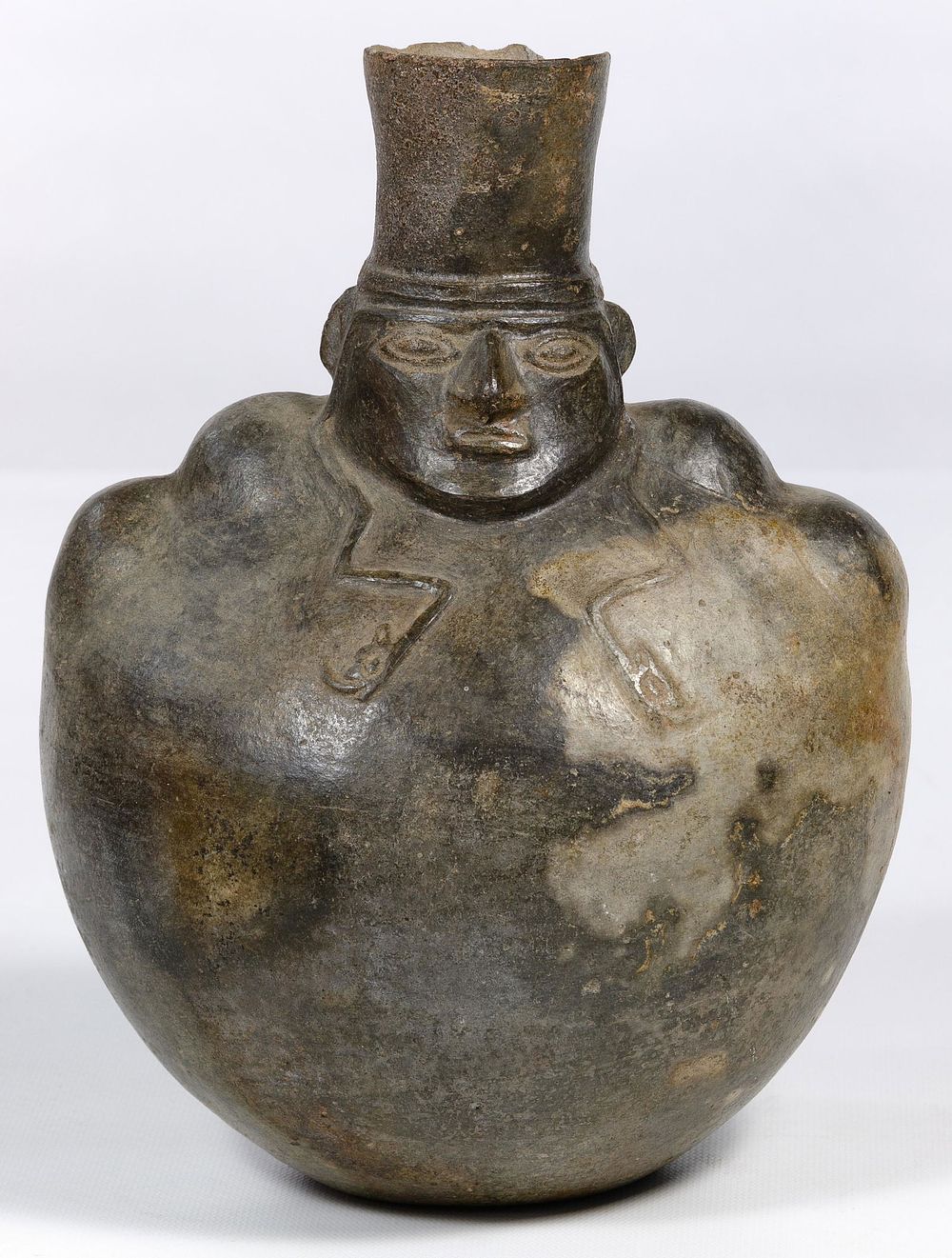 Lot 250: Pre-Columbian Chimu Pottery Figural Vessel