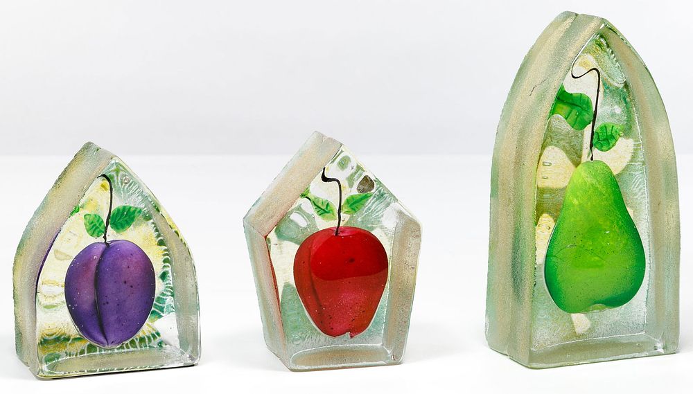 Lot 261: Stephanie Trenchard (American, b.1962) Studio Art Glass