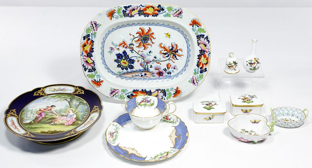 Lot 281: Herend 'Rothschild Bird' Porcelain Assortment