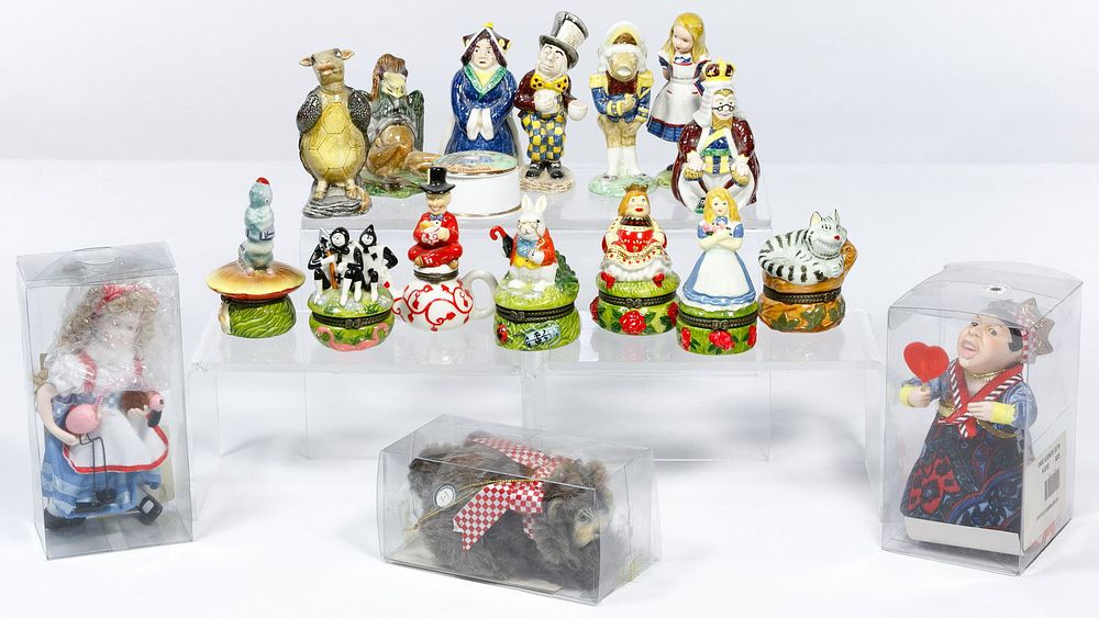 Lot 289: Alice In Wonderland Assortment