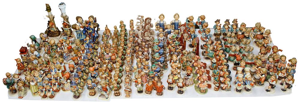 Lot 297: Hummel / Goebel Figurine Assortment