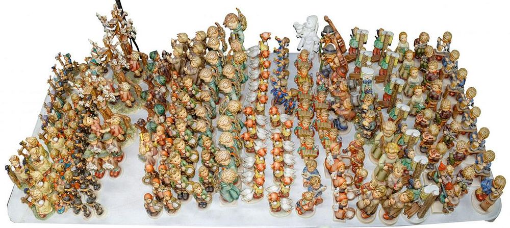 Lot 298: Hummel / Goebel Figurine Assortment