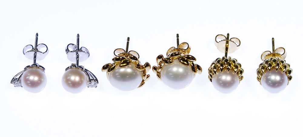 Lot 593: Tiffany & Co 18k Gold and Pearl Earring Assortment