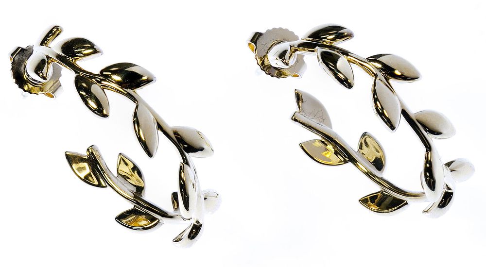 Lot 595: Tiffany & Co 18k Gold 'Olive Leaf' Hoop Earrings