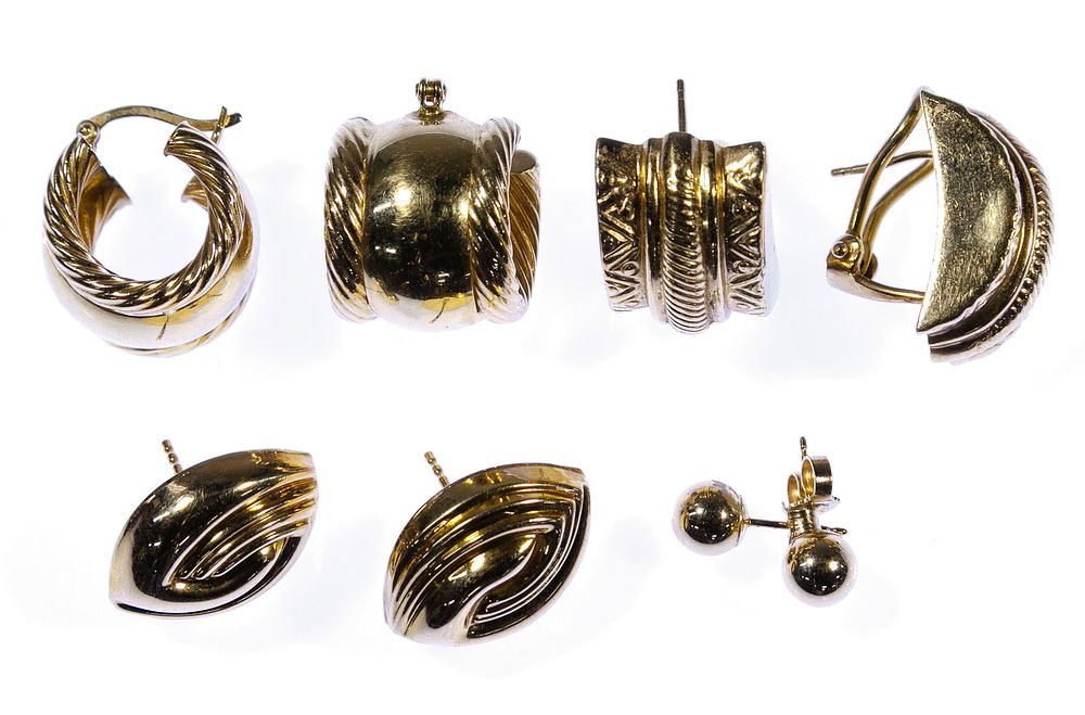 Lot 624: 14k Gold Pierced Earring Assortment