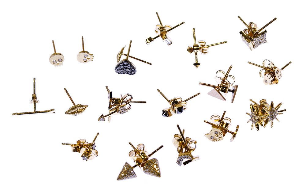 Lot 628: 14k Gold Pierced Earring Assortment