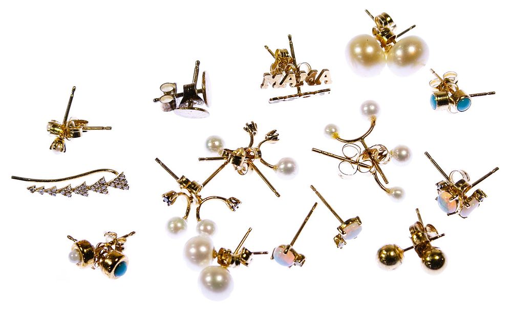 Lot 629: 14k Gold Pierced Earring Assortment