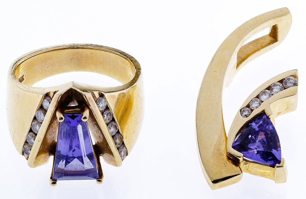 Lot 632: 14k Gold Pendant and Ring Set