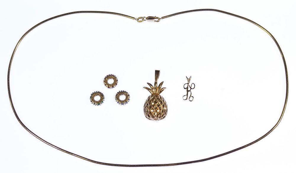Lot 654: 14k Gold Necklace and Pendant Assortment