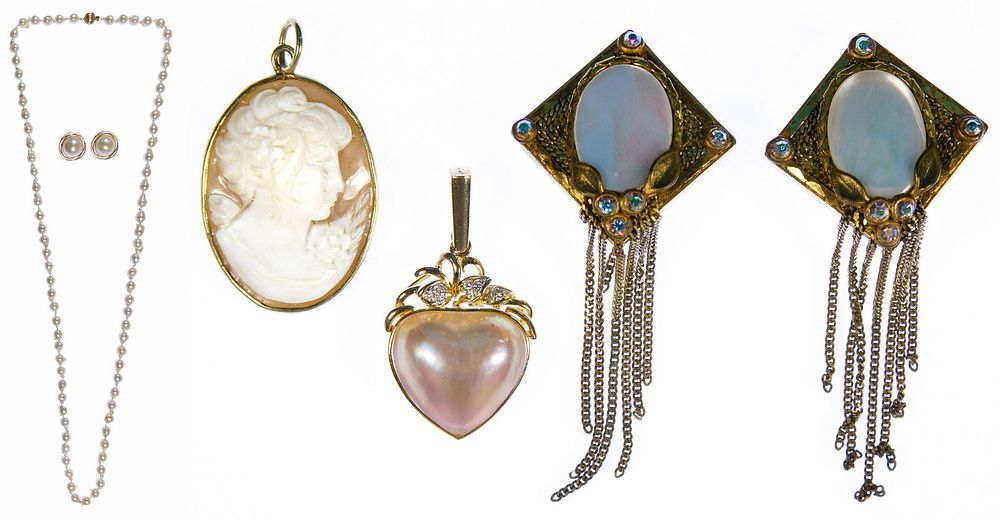 Lot 664: 14k Gold and Pearl Jewelry Assortment