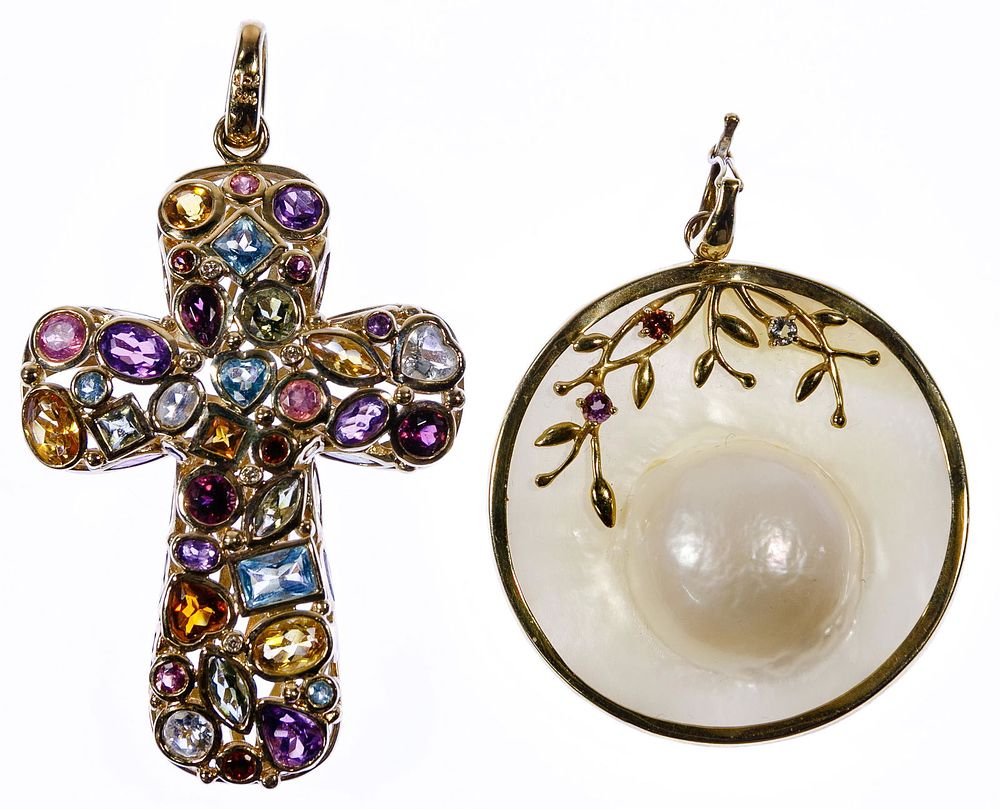 Lot 667: 14k Gold Pendents