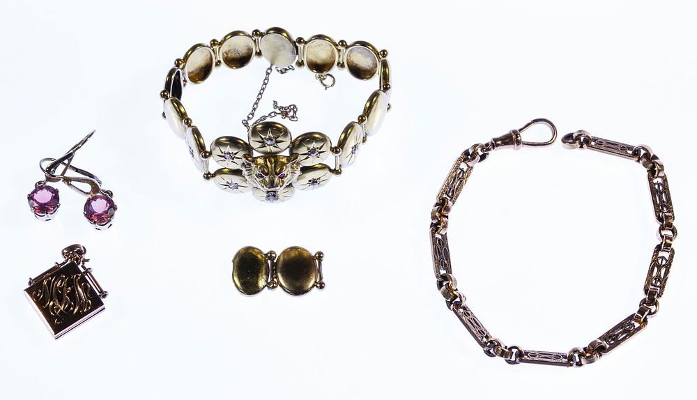 Lot 672: 10k Gold / 9k Gold / Gold Plated Jewelry Assortment