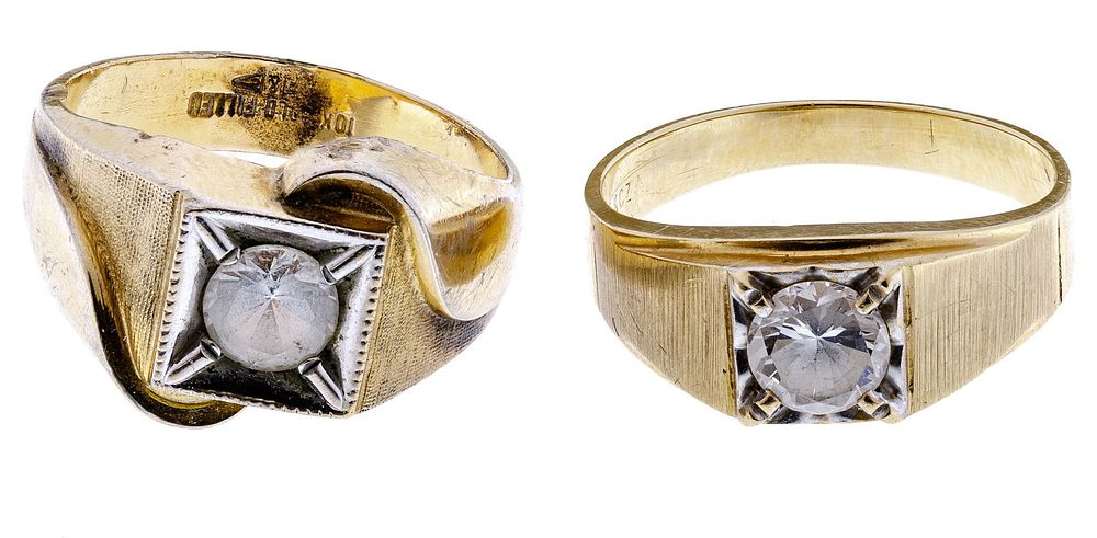 Lot 675: 10k Yellow Gold and Cubic Zirconia Ring