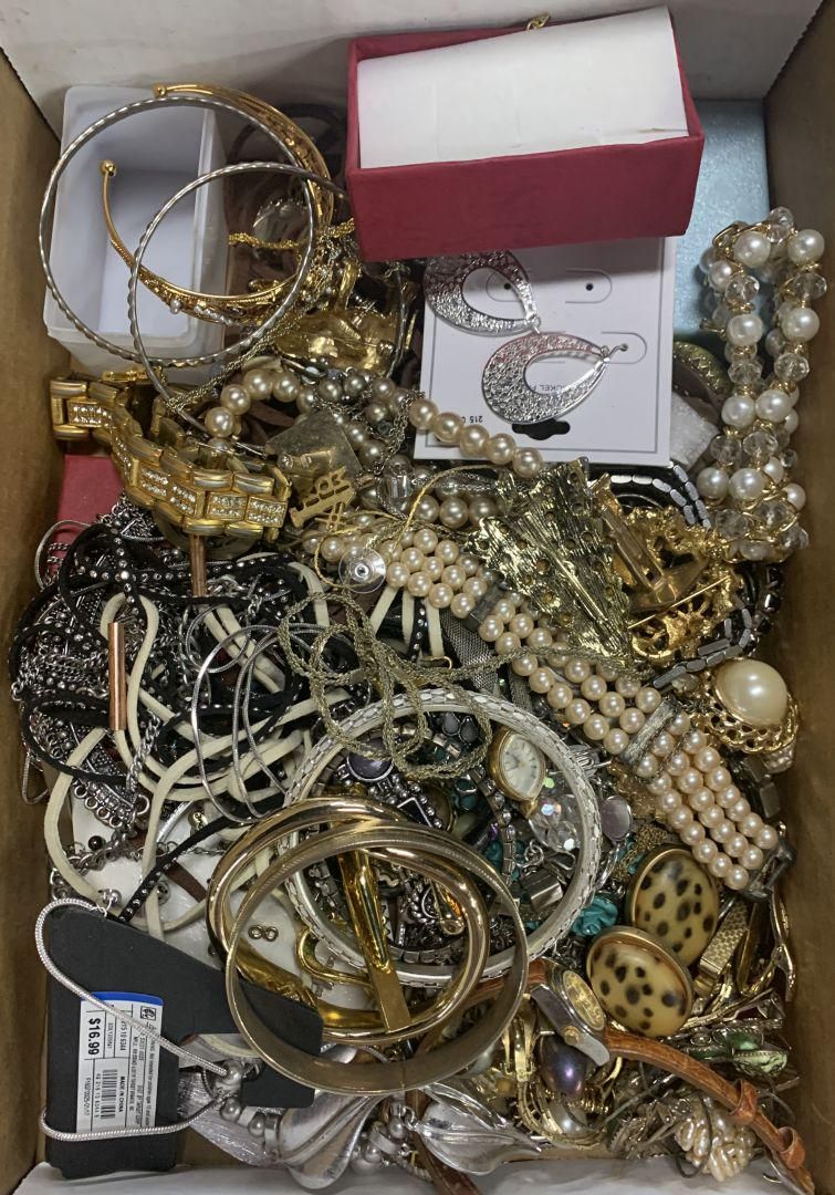 Lot 679: 14k Gold, 10k Gold, Sterling Silver and Costume Jewelry
