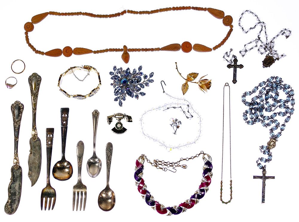 Lot 686: Gold, Silver and Costume Jewelry Assortment
