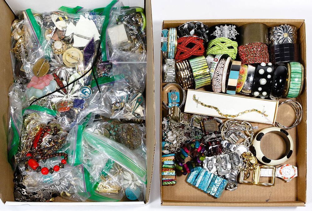 Lot 711: Costume Jewelry Assortment