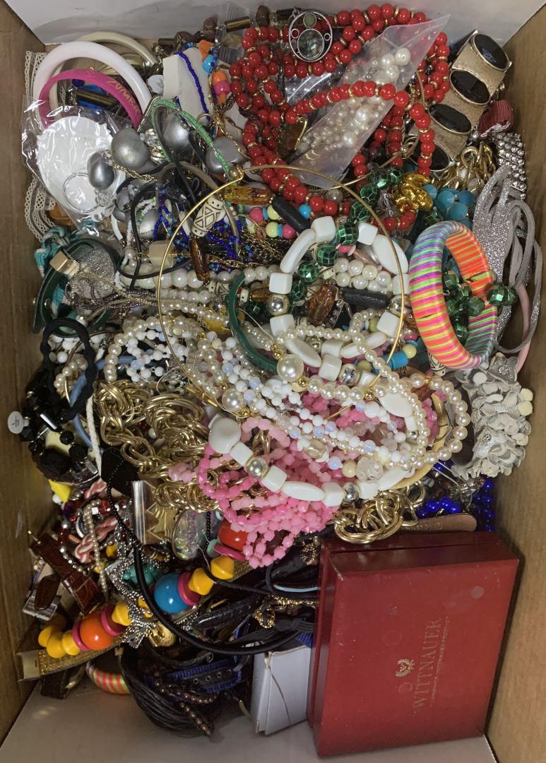 Lot 712: Costume Jewelry Assortment