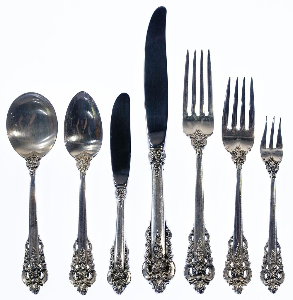 Lot 728: Wallace 'Grand Baroque' Sterling Silver Flatware