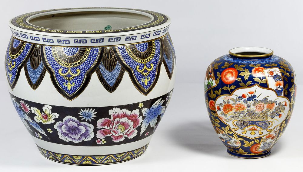 Lot 178: Chinese Porcelain Fish Bowl