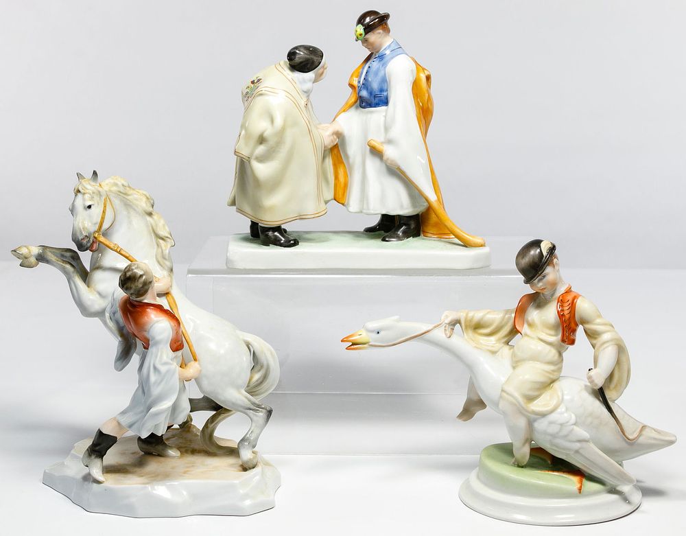 Lot 350: Herend Porcelain Figurine Assortment