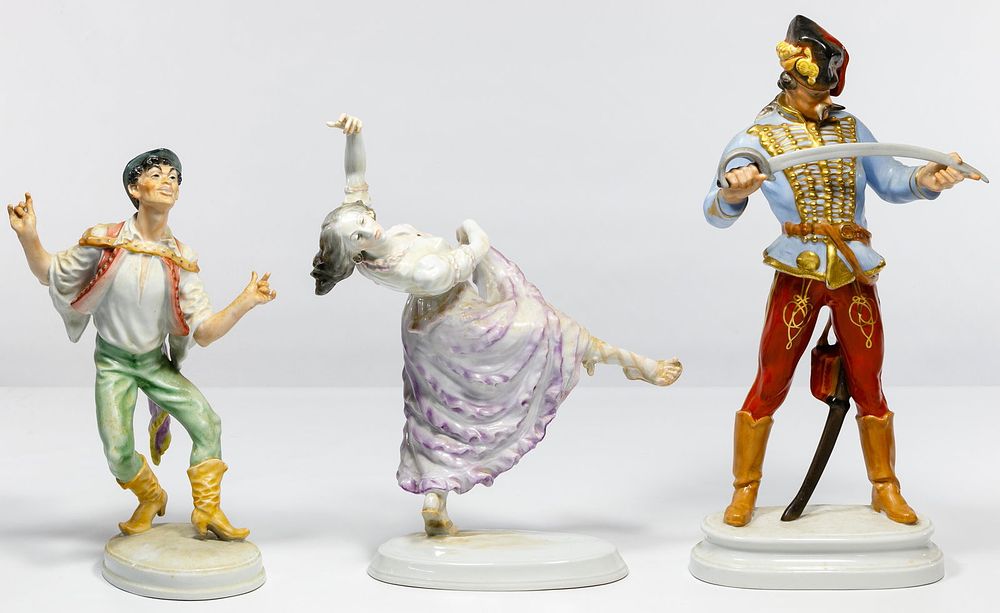 Lot 351: Herend Porcelain Figurine Assortment