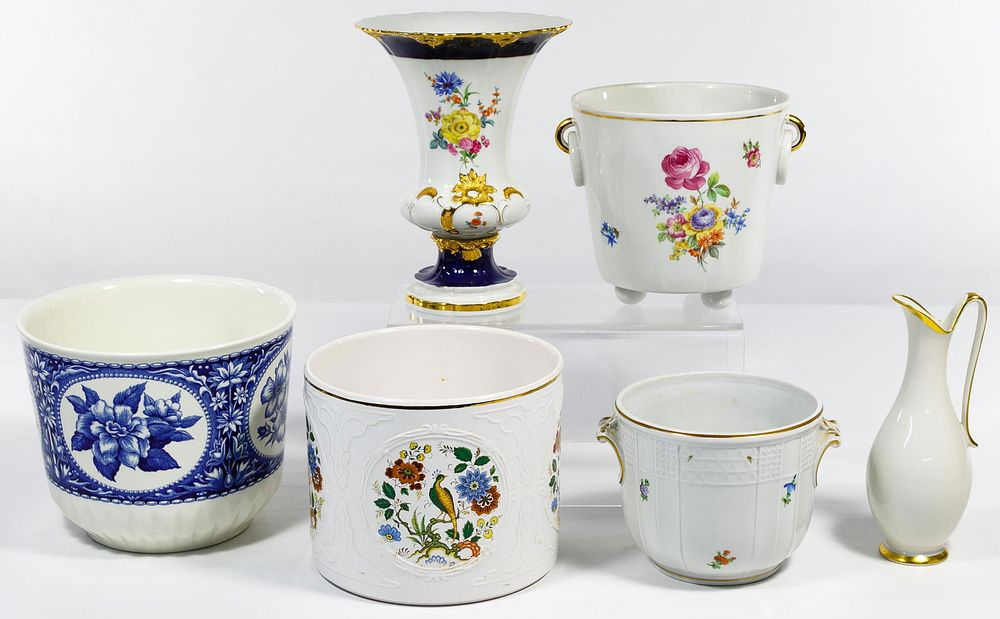 Lot 355: Porcelain Planter Assortment