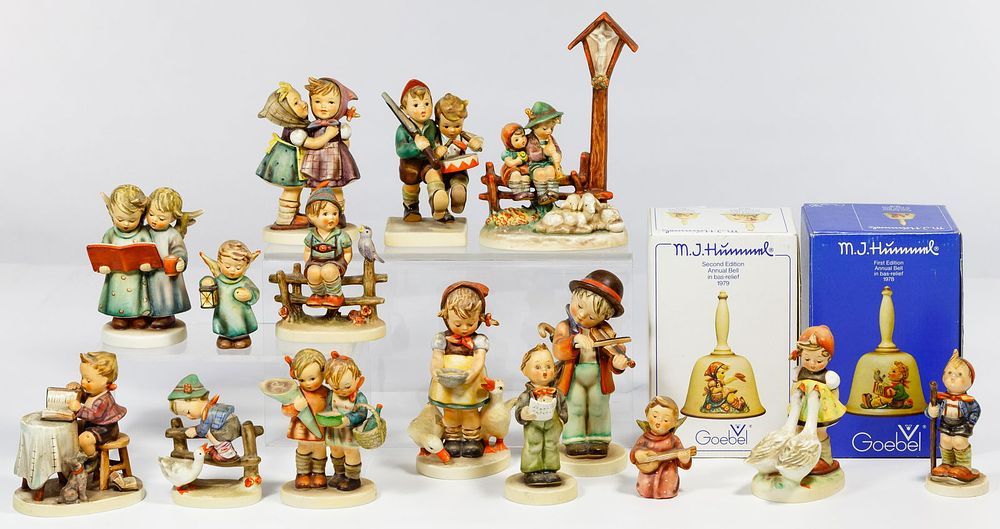 Lot 371: Hummel Figurine Assortment