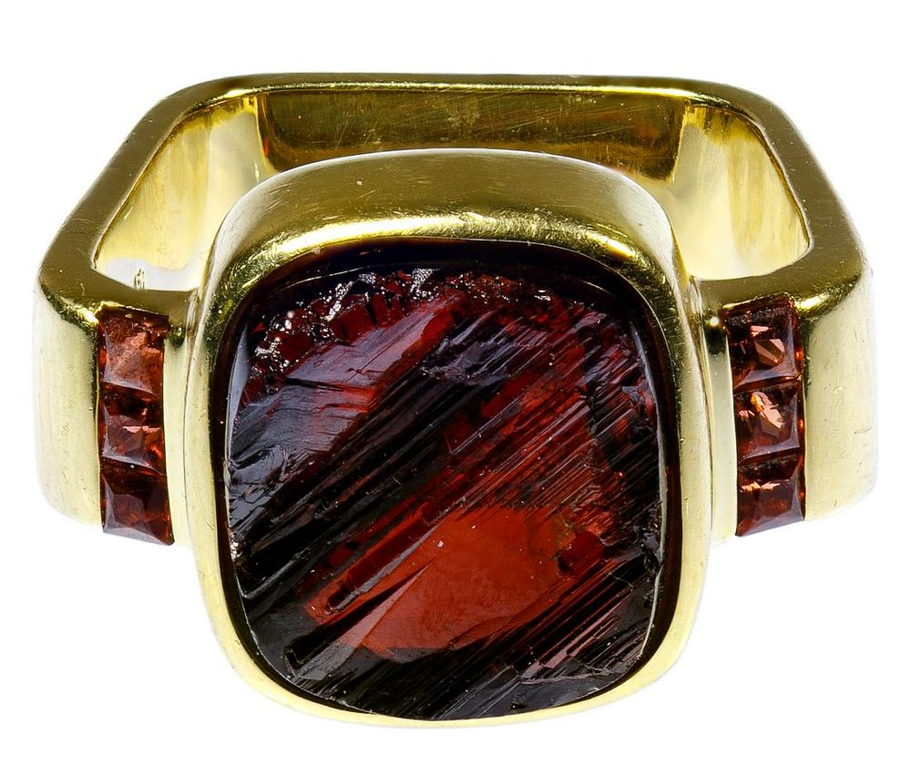 Lot 453: Barry Brinker 18k Gold and Garnet Ring