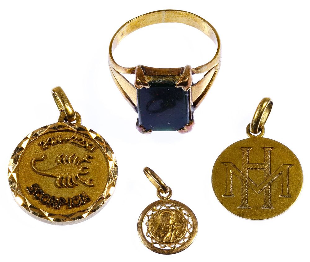 Lot 456: 18k Gold Jewelry Assortment