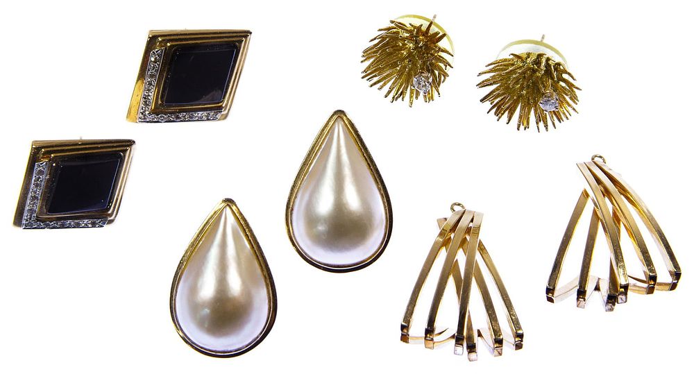 Lot 461: 14k Gold Earring Assortment