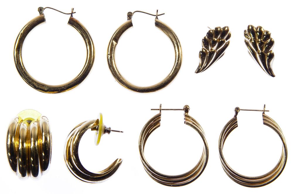 Lot 462: 14k Gold Pierced Earring Assortment
