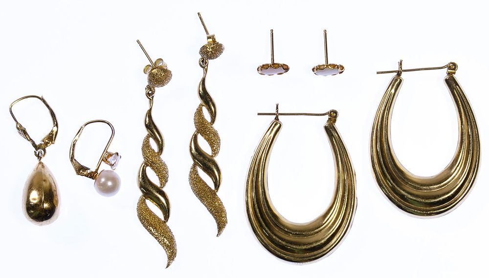 Lot 466: 14k Gold Pierced Earring Assortment
