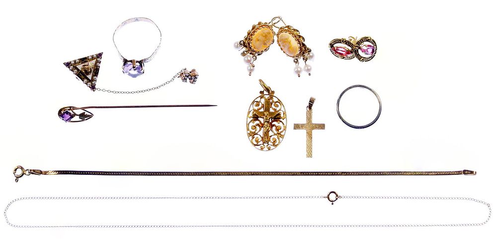 Lot 502: 14k / 10k Gold Jewelry Assortment