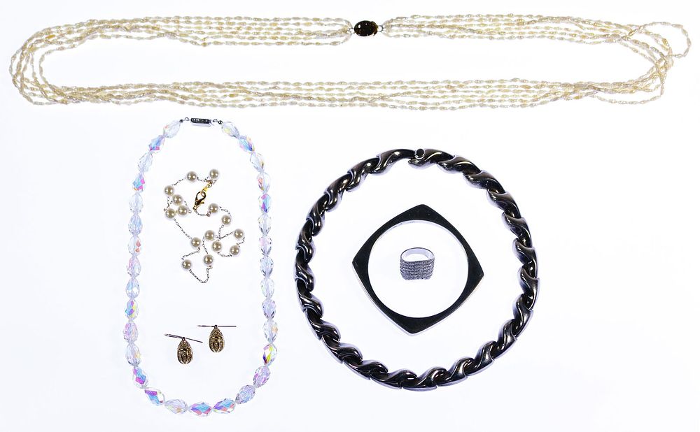 Lot 509: 14k Gold, Sterling Silver and Costume Jewelry
