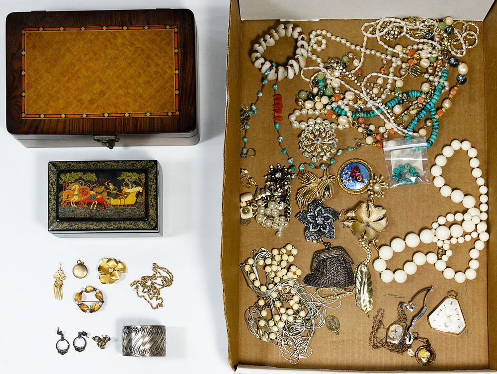 Lot 539: Costume Jewelry Assortment