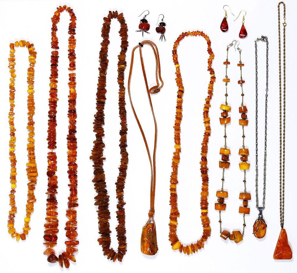 Lot 550: Amber Jewelry Assortment
