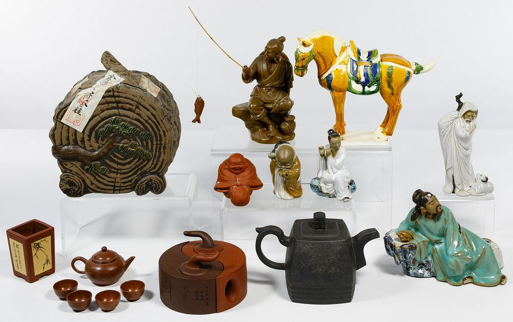 Lot 164: Asian Decorative Assortment