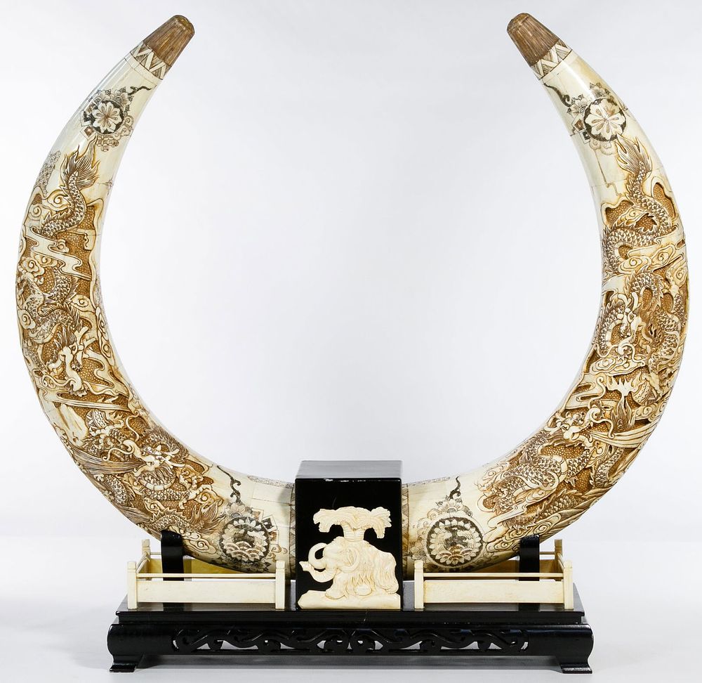 Lot 171: Asian Hand Carved Bone Horn Display