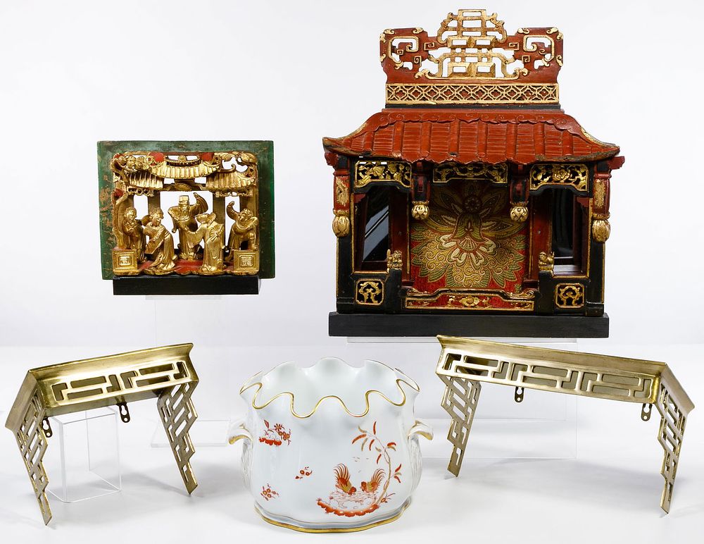 Lot 190: Asian Style Decorator Assortment