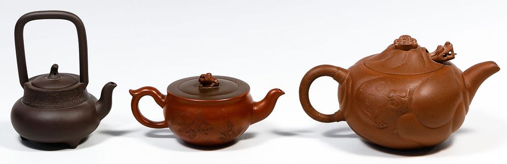 Lot 213: Chinese Yixing Zisha Pottery Tea Pot Assortment