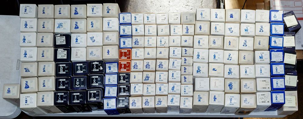 Lot 352: Hummel / Goebel Figurine Assortment
