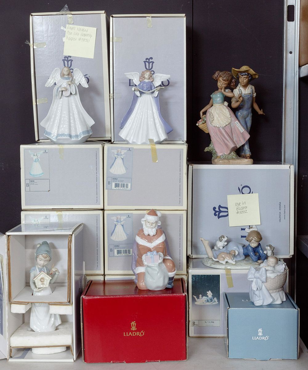Lot 363: Lladro Figurine Assortment