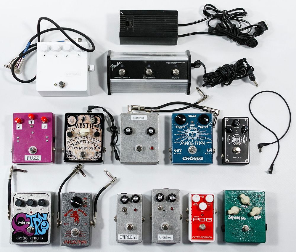 Lot 382: Guitar Pedal / Effect Assortment