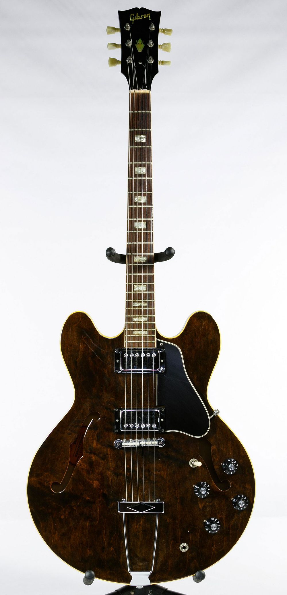 Lot 391: Gibson ES-335 TDW Walnut Electric Guitar