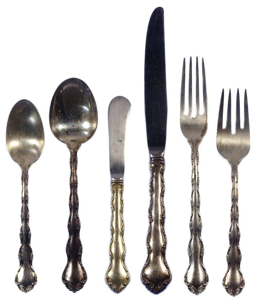 Lot 399: Reed & Barton 'Tara' Sterling Silver Flatware