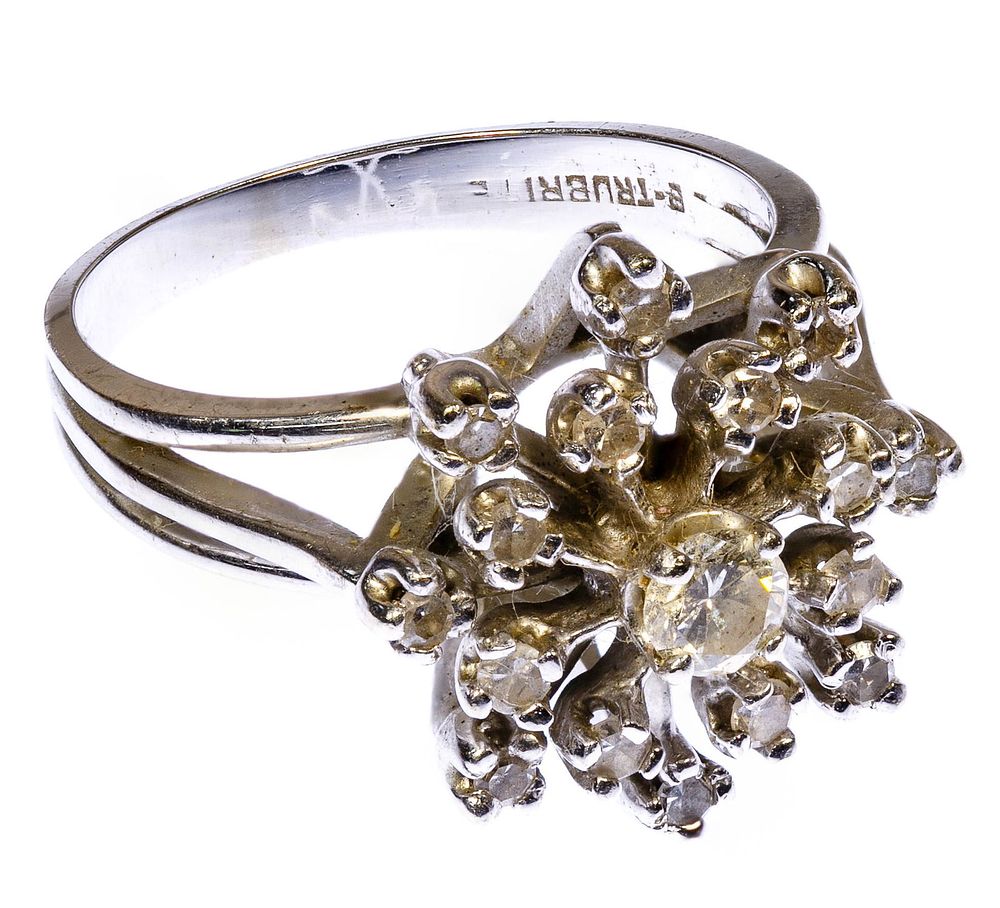 Lot 454: 14k White Gold and Diamond Ring