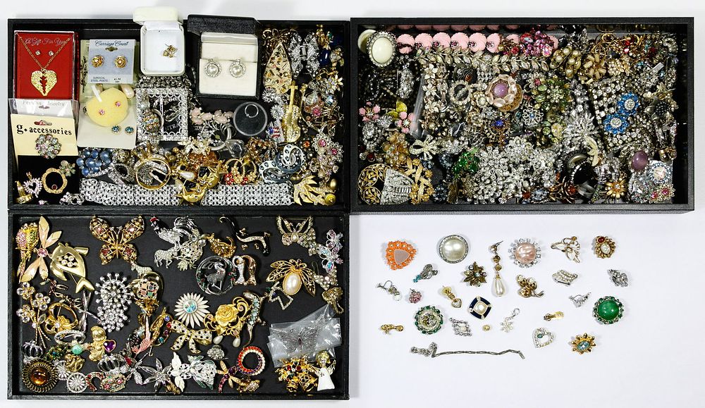 Lot 528: Rhinestone Costume Jewelry Assortment