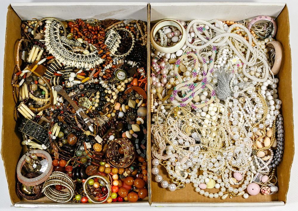 Lot 532: Costume Jewelry Assortment